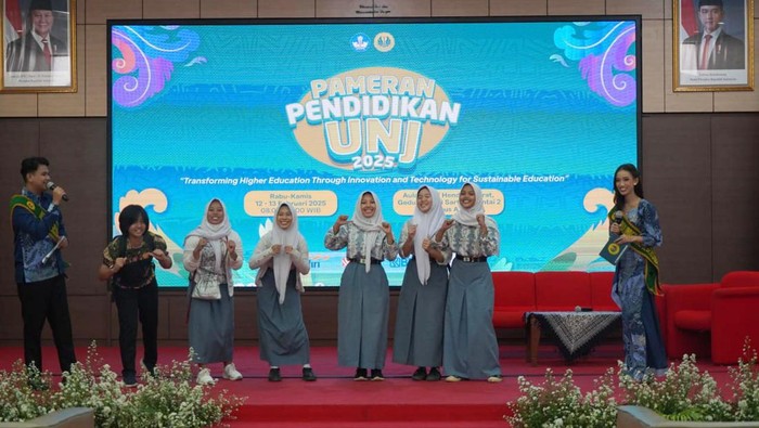 Universitas Negeri Jakarta (UNJ) menggelar Pameran Pendidikan 2025. Acara ini dihadiri oleh para siswa kelas XII SMA/SMK/Sederajat.