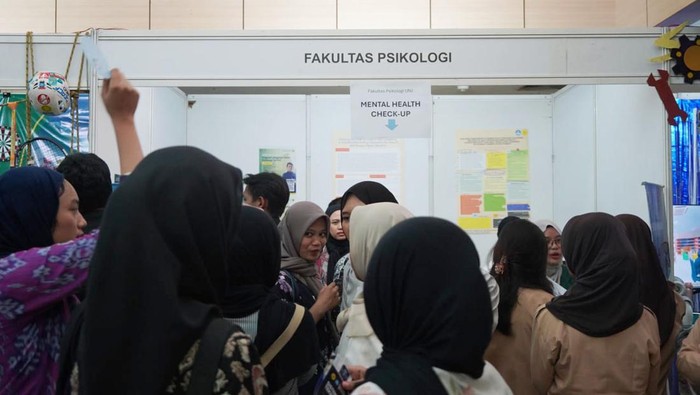 Universitas Negeri Jakarta (UNJ) menggelar Pameran Pendidikan 2025. Acara ini dihadiri oleh para siswa kelas XII SMA/SMK/Sederajat.