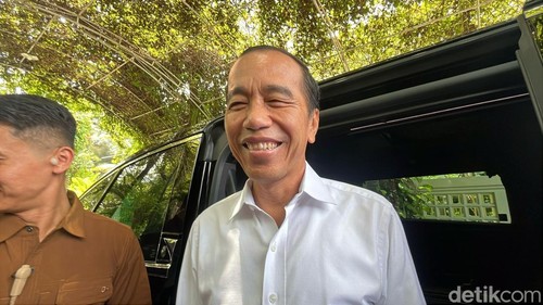 Presiden ke-7 Joko Widodo (Jokowi) ditemui di Sumber, Banjarsari, Solo, Jumat (14/2/2025)