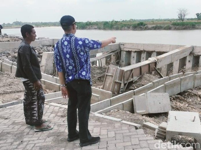 Proyek Rp 40 M di bojonegoro ambruk