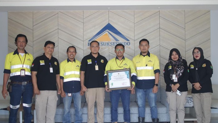 PT BSI meraih penghargaan Zero Accident dari Gubernur Jatim