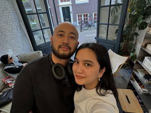 Rachel Amanda dan Narawastu Indrapradna, Teman Kecil Berujung di Pelaminan