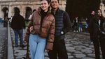 Cantiknya Sarah Menzel Saat Cicip Matcha hingga Ngopi di Kafe Jaksel