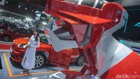 Profesi para perempuan ini biasa disebut sebagai usher. 
