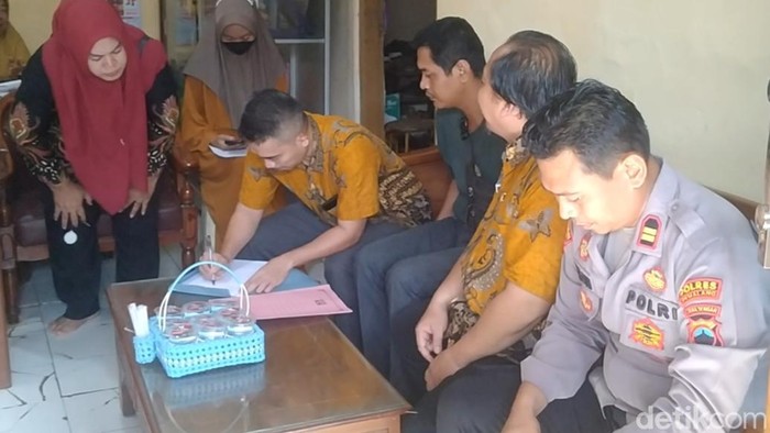 Suasana mediasi wanita IL dengan pihak Puskesmas Petarukan Pemalang soal dugaan pelecehan seksual, Jumat (14/2/2025).