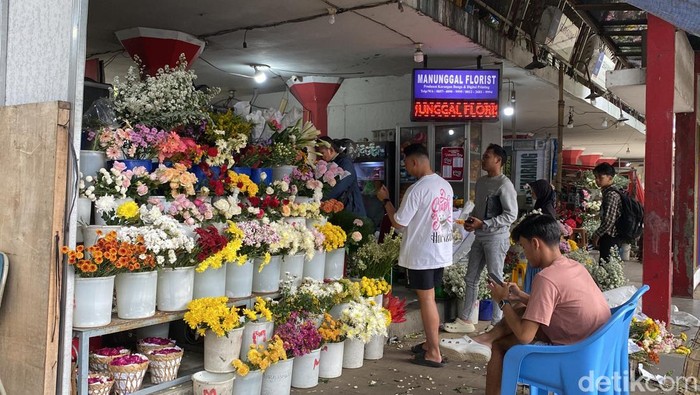 Suasana Pasar Bunga Kalisari, Kelurahan Randusari, Kecamatan Semarang Selatan, Jumat (14/2/2025).