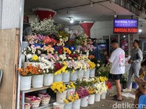Hari Valentine, Pasar Bunga Kalisari Semarang Ramai Muda-mudi