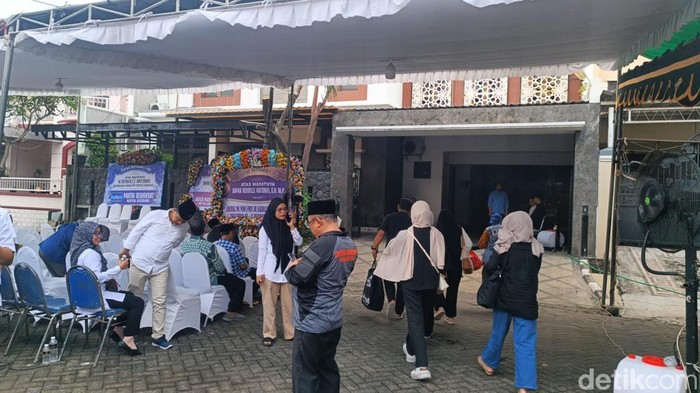 Suasana rumah duka Renville Antonio di Surabaya