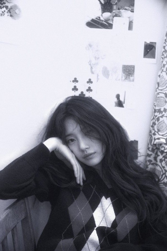 “Dia adalah kecantikan super yang mencakup semua generasi,” “Aku pikir dia akan segera menjadi yang terpopuler jika dia memulai debutnya sekarang,” “Suzy sangat cantik sehingga dia membuatku bertanya-tanya bagaimana seseorang bisa secantik ini ᄏᄏᄏᄏᄏ” komentar sejumlah netizen di forum komunitas Korea. Foto: dok. Twitter @soop_ent