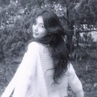Foto-foto Suzy sontak ramai menjadi perbincangan di forum komunitas Korea. Saking cantiknya, visual Suzy dinilai tidak tertandingi dan diyakini menjadi yang terpopuler jika debut di generasi mana pun. Foto: dok. Twitter @soop_ent