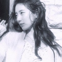 Mantan personel grup KPop Miss A itu tengah bersiap merilis lagu terbaru sebagai seorang solois. Baru-baru ini, agensi Suzy membagikan foto teaser comeback-nya. Foto: dok. Twitter @soop_ent