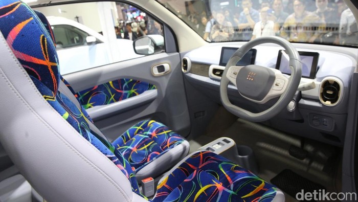 Tampilan Seres E1 Hadir Lebih Segar dengan Modifikasi PT Sokonindo Automobile (DFSK) turut hadir di ajang Indonesia International Motor Show (IIMS) 2025 di JIExpo Kemayoran, Jakarta Pusat, Kamis (13/2/2025).