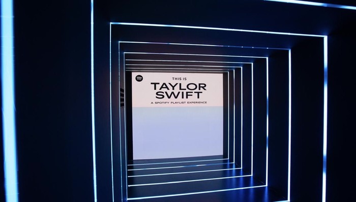 Pameran imersif Taylor Swift di Jakarta.