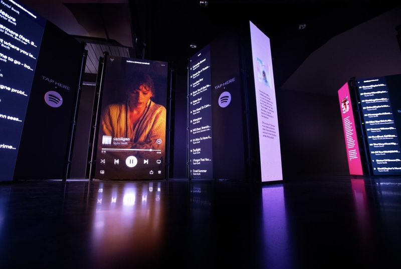 Pameran imersif Taylor Swift di Jakarta.