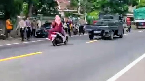 TKP kecelakaan Bendahara Umum Demokrat Renville Antonio di Situbondo