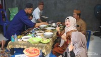 Bertamu silahturahmi ke rumah masyarakat.