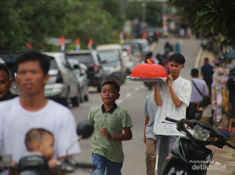 Pesta Adat Ruah Desa Pusuk Sedot Ribuan Masyarakat