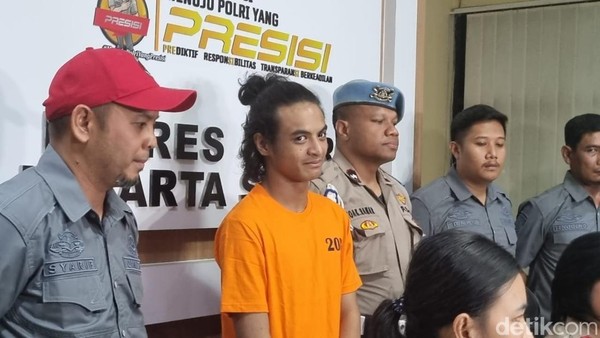 Ekspresi Vadel Badjideh Saat Ditahan di Kasus Persetubuhan Anak Nikita  Mirzani