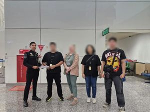 Buka Praktik Kecantikan Ilegal, Bule Rusia Ditangkap di Bandara Bali