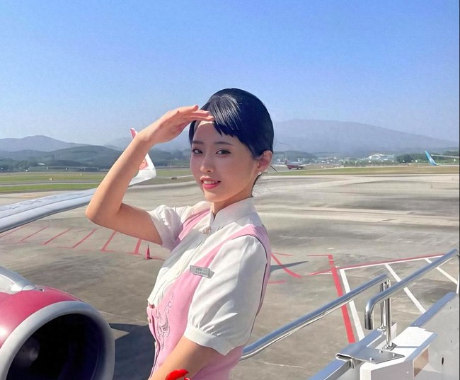 Setelah lima tahun, Yang Yanxi kemudian tersadar bahwa untuk mendukungnya secara finansial, orang tuanya sendiri kekurangan uang hingga harus mengutang. Pada Oktober 2022, Yang menemukan titik balik ketika mengetahui ibunya diam-diam menjalani operasi karena lipoma.