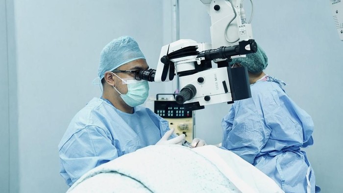 Katarak masih menjadi ancaman serius bagi kesehatan mata di Indonesia. Operasi katarak gratis diberikan untuk 150 warga Bekasi.
