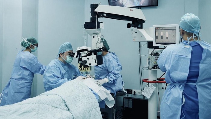 Katarak masih menjadi ancaman serius bagi kesehatan mata di Indonesia. Operasi katarak gratis diberikan untuk 150 warga Bekasi.