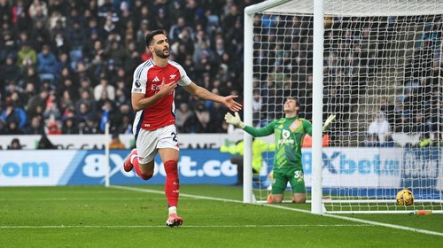 LEICESTER, ENGLAND - FEBRUARY 15: Mikel Merino of Arsenal celebrates scoring his teams first goal during the Premier League match between Leicester City FC and Arsenal FC at The King Power Stadium on February 15, 2025 in Leicester, England. (Photo by David Price/Arsenal FC via Getty Images)