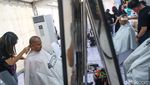 Aksi Potong Rambut Peringati Hari Kanker Anak Internasional