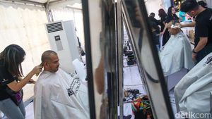Aksi Potong Rambut Peringati Hari Kanker Anak Internasional