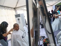 Aksi Potong Rambut Peringati Hari Kanker Anak Internasional