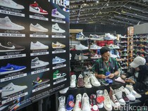 Antusias Pengunjung Berburu Sepatu di Jakarta Sneaker Day
