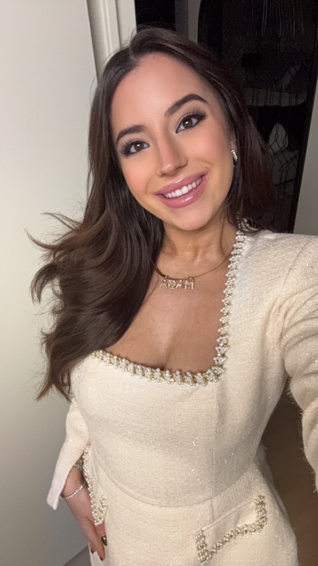 Lima bulan lalu, aku melahirkan seorang bayi ke dunia. Elon Musk adalah ayahnya. Aku sebelumnya tidak mengungkap ini untuk melindungi privasi dan keselamatan anak kami tapi beberapa hari ini media tabloid semakin jelas ingin melakukannya meski ada bahaya yang bisa ditimbulkan, Foto: Twitter Ashley St Clair