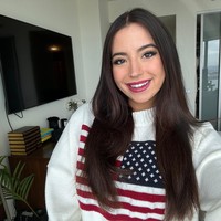 Sosok Ashley St Clair sendiri memang belum terlalu familiar. Dilansir NYPost, wanita tersebut dikenal sebagai influencer yang mendukung pandangan politik konservatif dan Donald Trump.Foto: Twitter Ashley St Clair