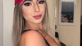 Curhat Influencer yang Punya Anak dari Elon Musk, Merasa Tertekan