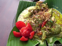 Lezatnya Ayam Pedas Bumbu Rempah di Tepian Sawah Kaki Gunung Semeru