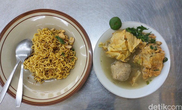 Batagor kuah mie kocok dan mie goreng Sinar Kencana