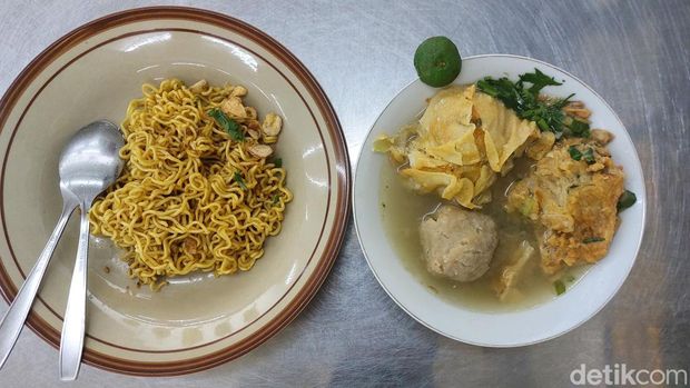 Batagor kuah mie kocok dan mie goreng Sinar Kencana