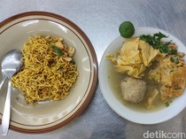 Unik! Batagor Pakai Kuah Mie Kocok dan Isi Cakwe di Bandung