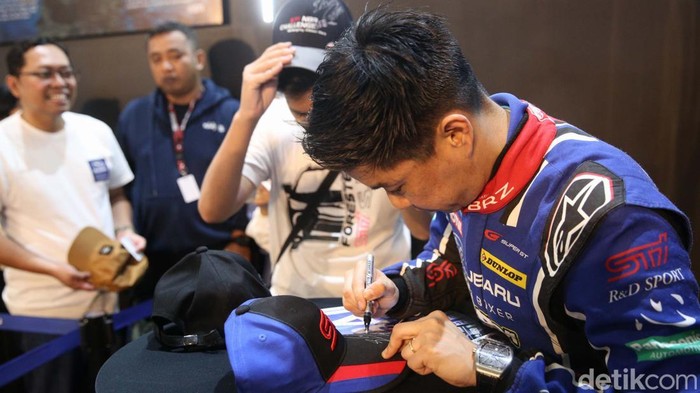 Bertemu Pembalap SuperGT GT300 Takuto Iguchi di IIMS 2025 Subaru Indonesia mendatangkan pembalap SuperGT GT300 asal Jepang Takuto Iguchi untuk bertemu dengan penggemarnya di Indonesia. Takuto Iguchi hadir di ajang IIMS 2025.