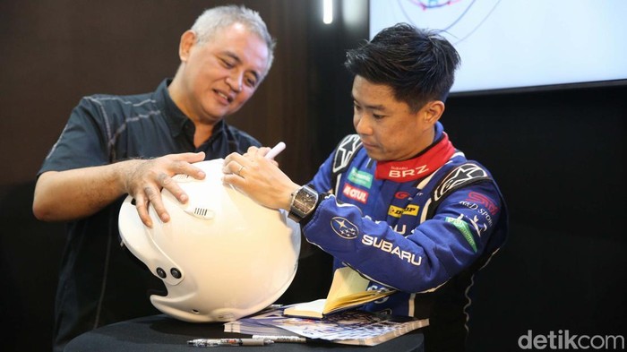 Subaru Indonesia mendatangkan pembalap SuperGT GT300 asal Jepang Takuto Iguchi untuk bertemu dengan penggemarnya di Indonesia. Takuto Iguchi hadir di ajang IIMS 2025.