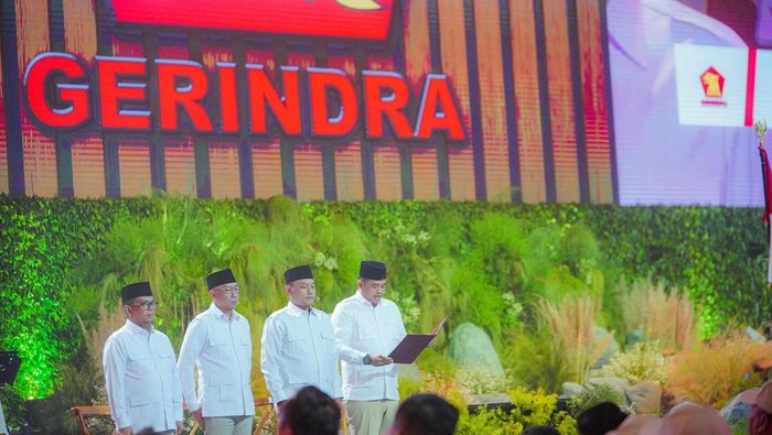 Bobby Nasution saat membacakan Jati Diri Kader Partai Gerindra acara puncak HUT ke-17 Partai Gerindra