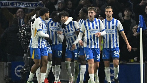 BRIGHTON, ENGLAND - FEBRUARY 14: Kaoru Mitoma of Brighton & Hove Albion celebrates with team mates after opening the score during the Premier League match between Brighton & Hove Albion FC and Chelsea FC at Amex Stadium on February 14, 2025 in Brighton, England. (Photo by Mike Hewitt/Getty Images)