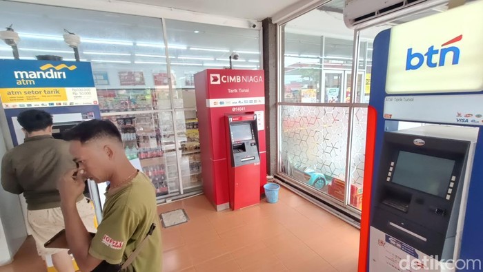 Gerai ATM di SPBU Arcawinangun yang viral di medsos, Sabtu (15/2/2025).