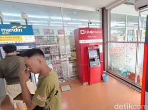 Viral Emak-emak Arisan di Dalam Gerai ATM Purwokerto, Begini Faktanya