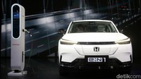 Dalam kesempatan peluncuran di IIMS 2025, Kamis (13/2/2025) hari ini, Honda Prospect Motor belum mengumumkan harga jual mobil listrik pertamanya itu. Detail dan spesifikasi mobil yang disebut-sebut sebagai HR-V listrik ini juga belum diungkap.