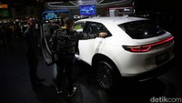 SUV listrik Honda ini pertama kali diperkenalkan di China pada 2022, namun dengan nama Honda e:NS1 dan e:NP1. Thailand menjadi negara pertama di Asia Tenggara yang kedatangan e:N1 ini, pada awal 2024.