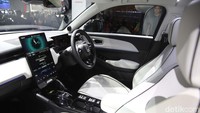 Honda e:N1 dikembangkan di atas platform e:N Architecture F. Pada versi yang dijual di luar Indonesia, mobil ini disematkan motor listrik yang mampu menghasilkan tenaga 150 kw dan torsi 310 Nm.