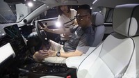 Honda e:N1 menjadi mobi BEV (Battery Electric Vehicle) pertama Honda yang dijual di Indonesia. Mereka sebelumnya sudah memperkenalkan teknologi elektrifikasi di kendaraannya melalui Honda CR-V Hybrid dan Accord Hybrid.
