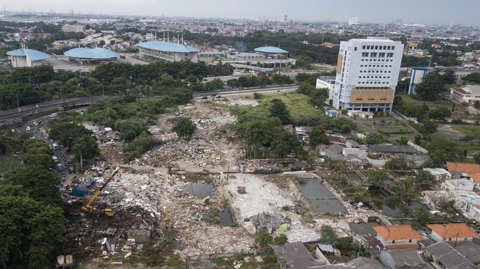 Ini Lahan di Pulogebang untuk Program Tiga Juta Rumah Foto udara lahan pascapenggusuran di Jalan Dr Sumarno, Pulogebang, Jakarta Timur, Jumat (14/2/2025). PN Jakarta Timur mengeksekusi Lahan 38.000 meter pada Rabu (12/2) milik Perum Perumnas yang digunakan warga yang tidak memiliki serftifikat tanah dan akan disiapkan untuk program tiga juta rumah. ANTARA FOTO/Fakhri Hermansyah/tom.