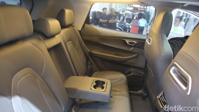 Ini Tampang Tiggo Cross Berbanderol Rp 239 jutaan Chery Sales Indonesia (CSI) resmi merilis harga jual Tiggo Cross pada ajang Indonesia International Motor Show (IIMS) 2025. Tiggo Cross dibanderol mulai dari Rp 239 jutaan.